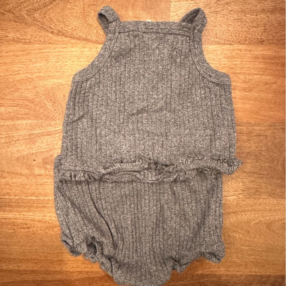 Kate Quinn 6-12months Gray Tank & Shorts Set - Picture 2 of 3